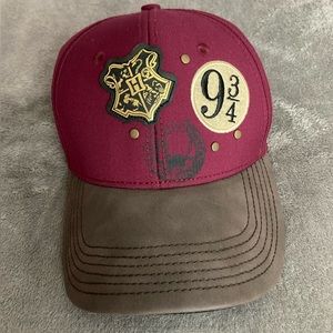 Harry Potter Platform 9 3/4 Hogwarts buckle hat